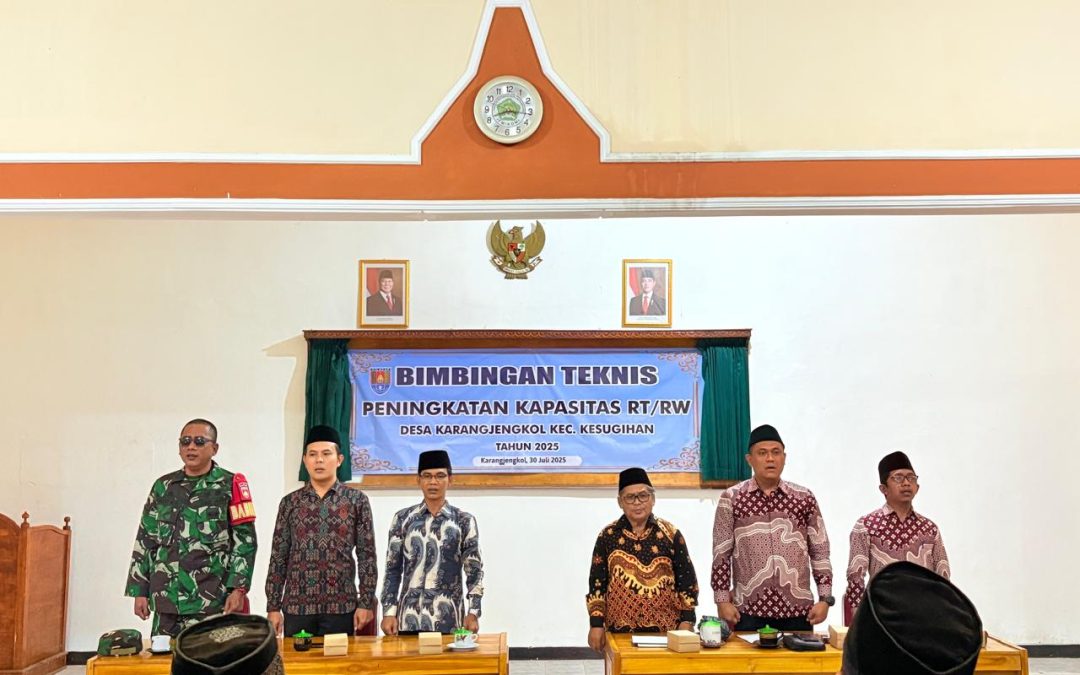 Pelantikan dan Bimbingan Teknis Peningkatan kualitas RT/RW di Desa Karangjengkol